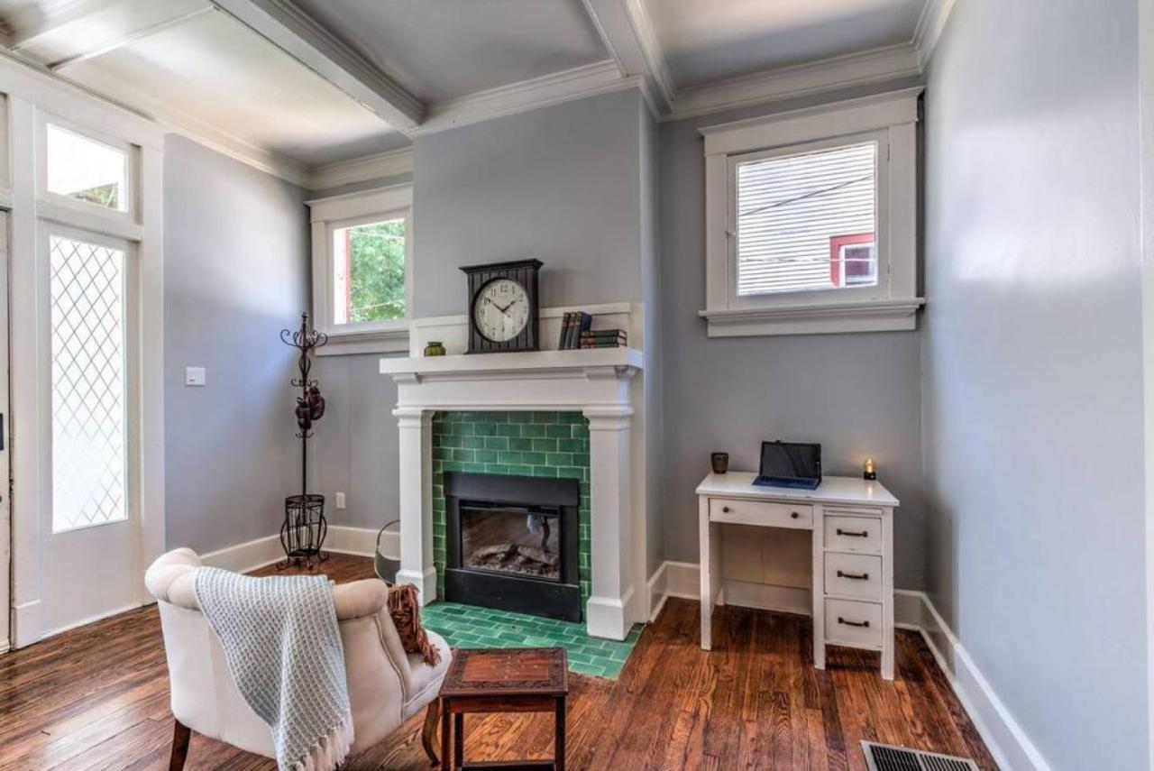 Elegant Colonial With Lovely Details And Character 멤피스 외부 사진