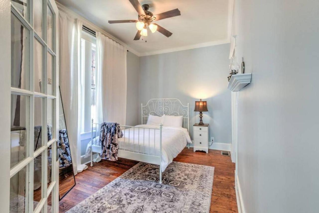 Elegant Colonial With Lovely Details And Character 멤피스 외부 사진