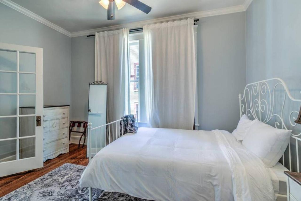 Elegant Colonial With Lovely Details And Character 멤피스 외부 사진