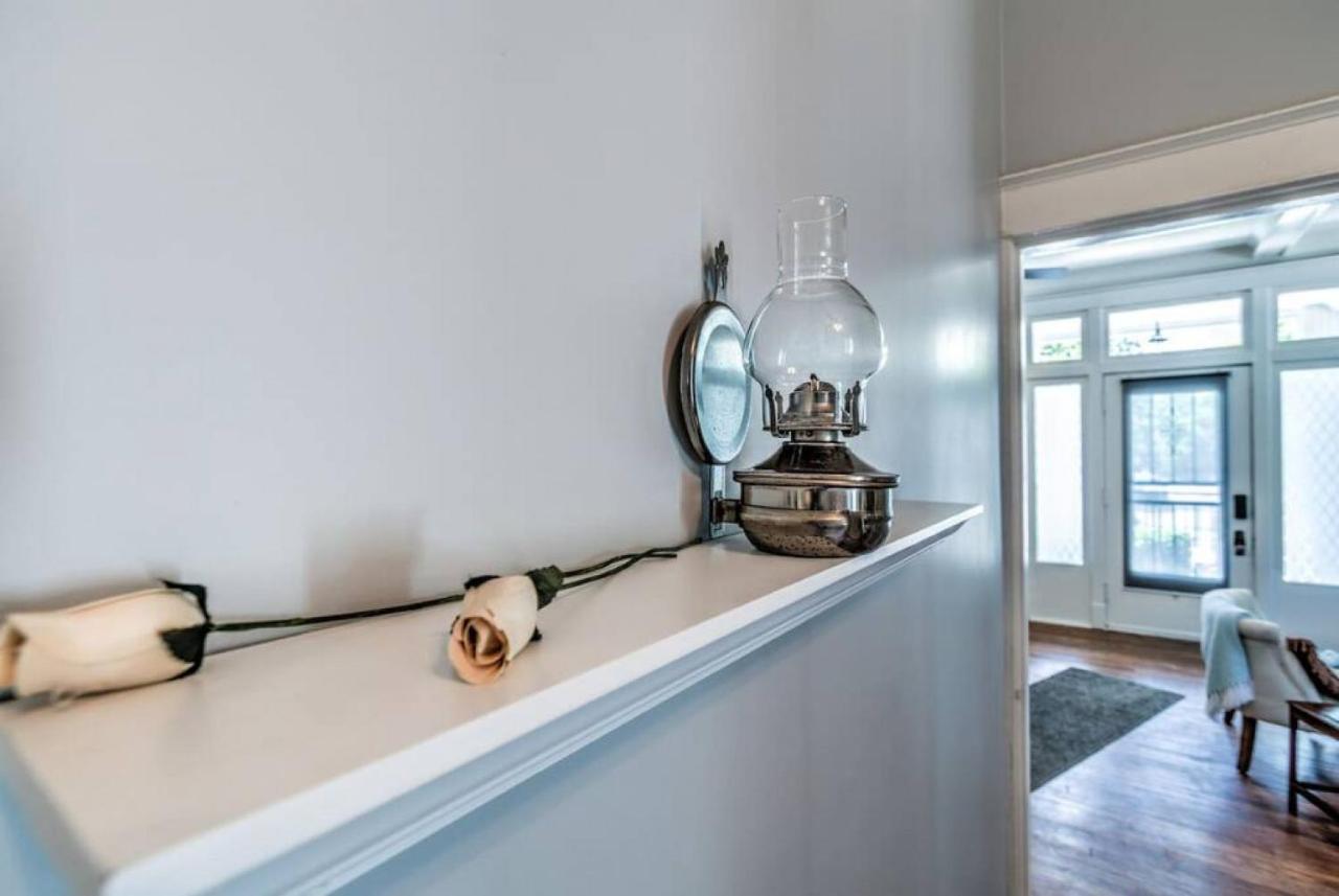 Elegant Colonial With Lovely Details And Character 멤피스 외부 사진