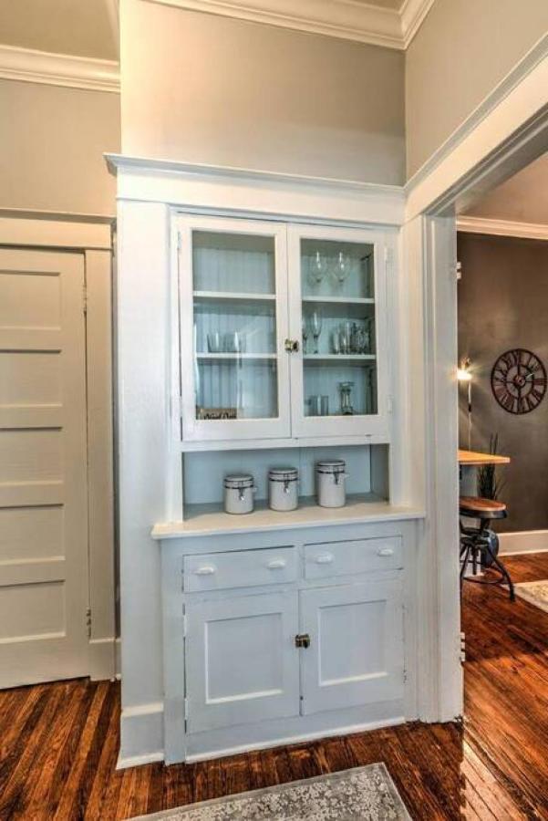 Elegant Colonial With Lovely Details And Character 멤피스 외부 사진