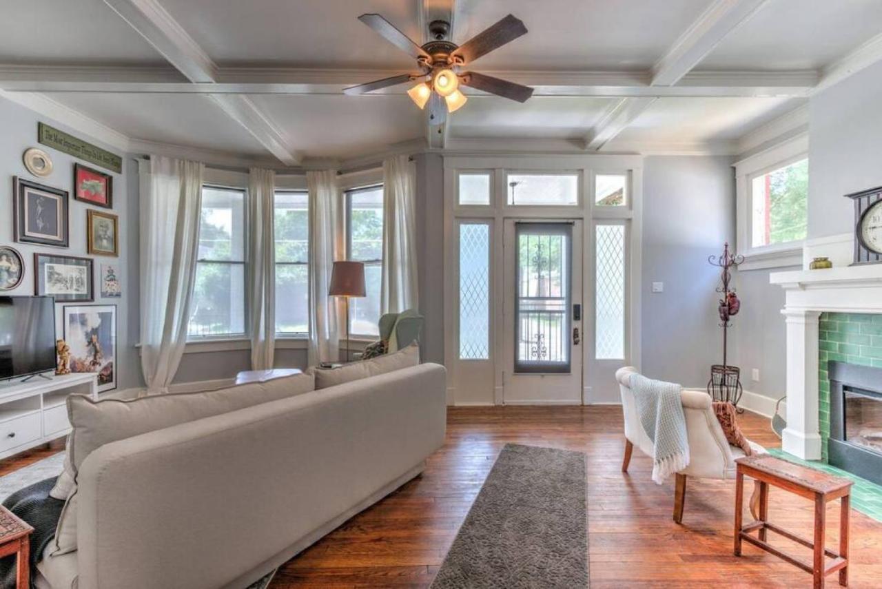 Elegant Colonial With Lovely Details And Character 멤피스 외부 사진