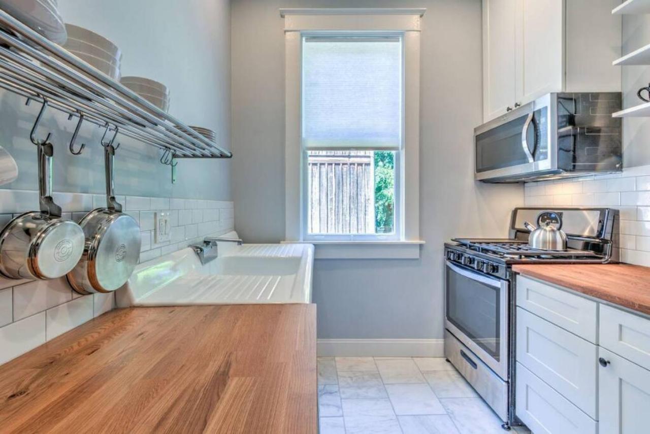 Elegant Colonial With Lovely Details And Character 멤피스 외부 사진