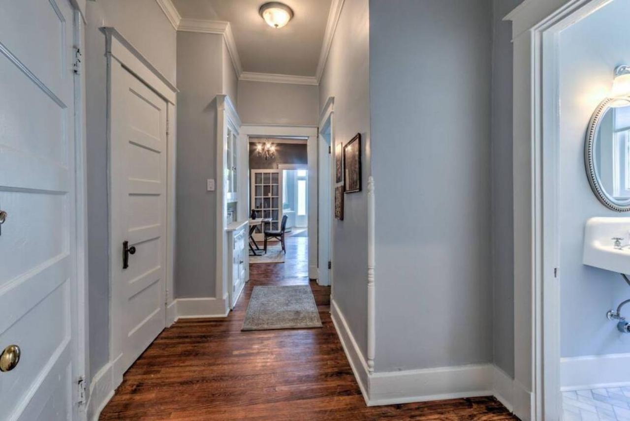 Elegant Colonial With Lovely Details And Character 멤피스 외부 사진
