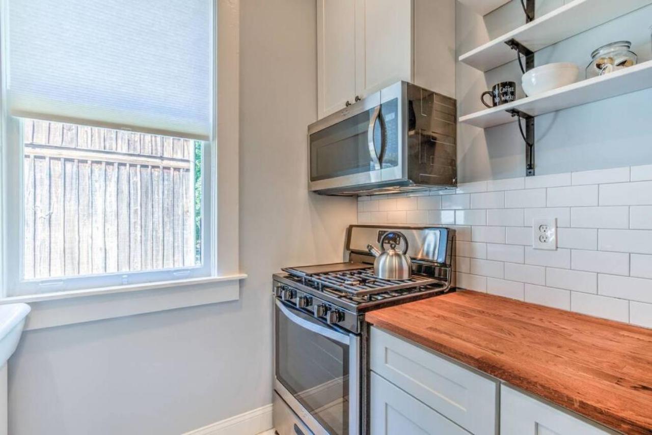 Elegant Colonial With Lovely Details And Character 멤피스 외부 사진